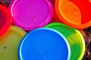 Frisbeegolfin viehätys ja kasvava suosio Suomessa